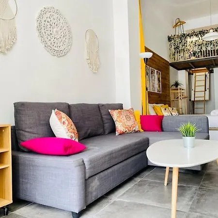 Flat For Family & Groups Apartmán *